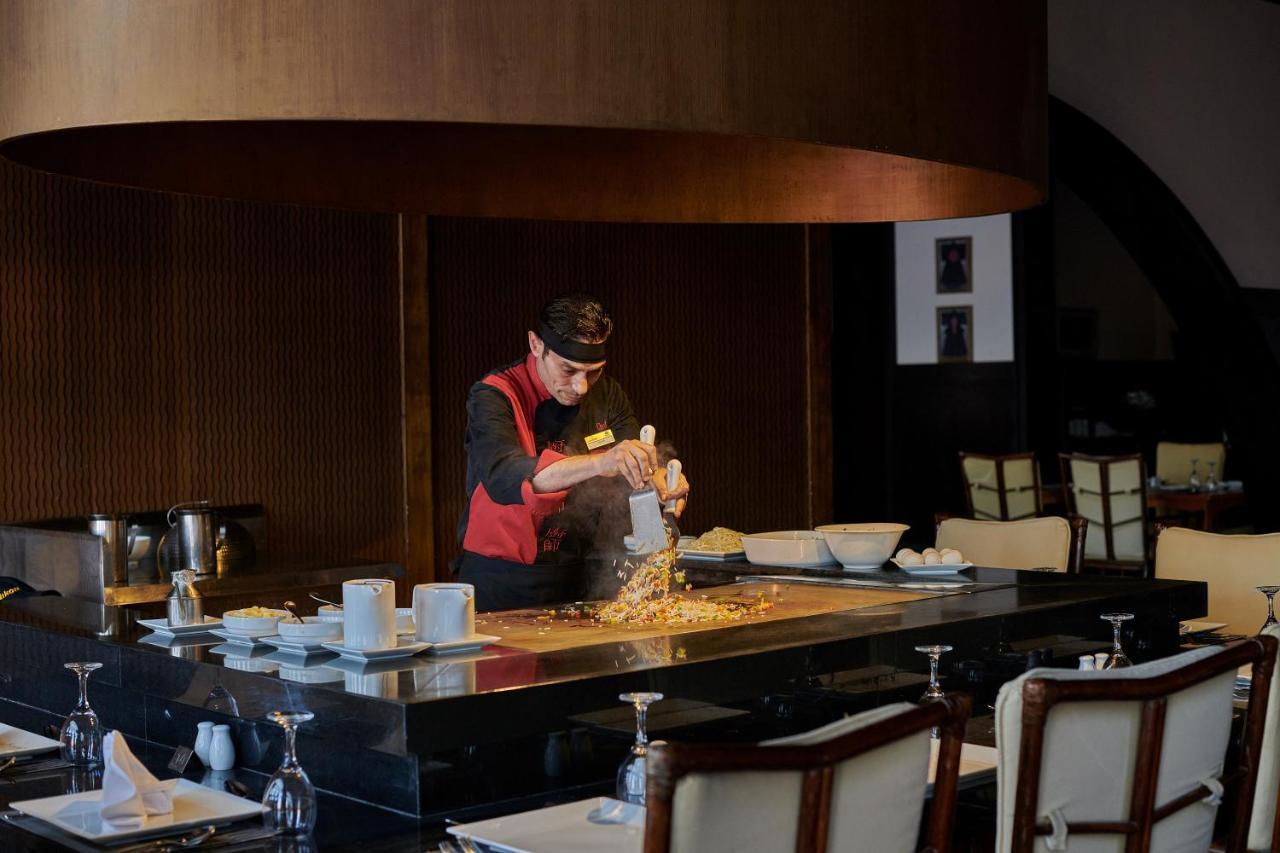 Mosaique Beach Resort Taba Heights Exteriör bild A chef at work
