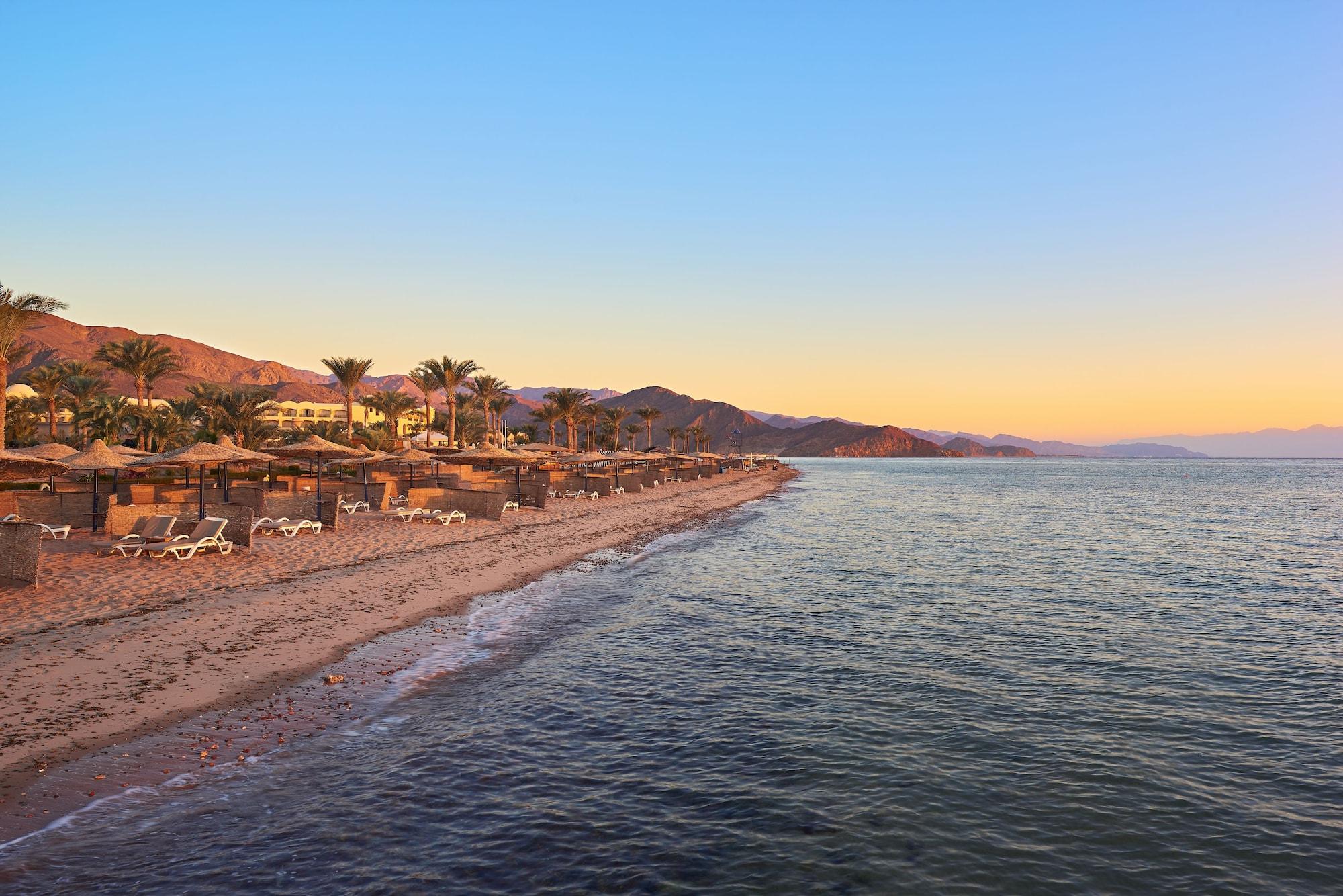 Mosaique Beach Resort Taba Heights Exteriör bild Sunset at the Red Sea