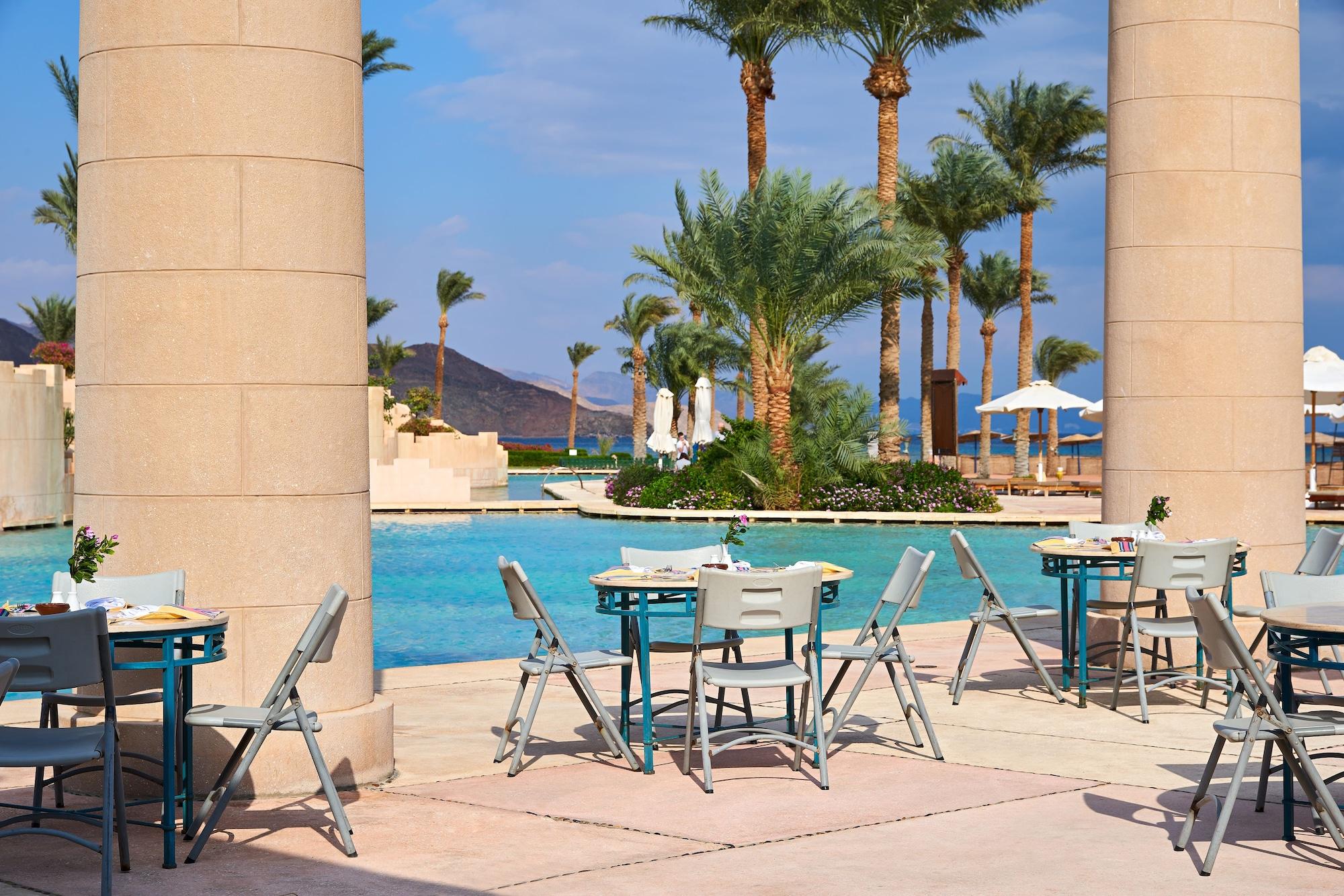 Mosaique Beach Resort Taba Heights Exteriör bild The pool at the Hilton Sharm El-Sheikh